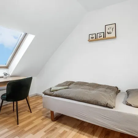 Storm's - Near Mch & Boxen *